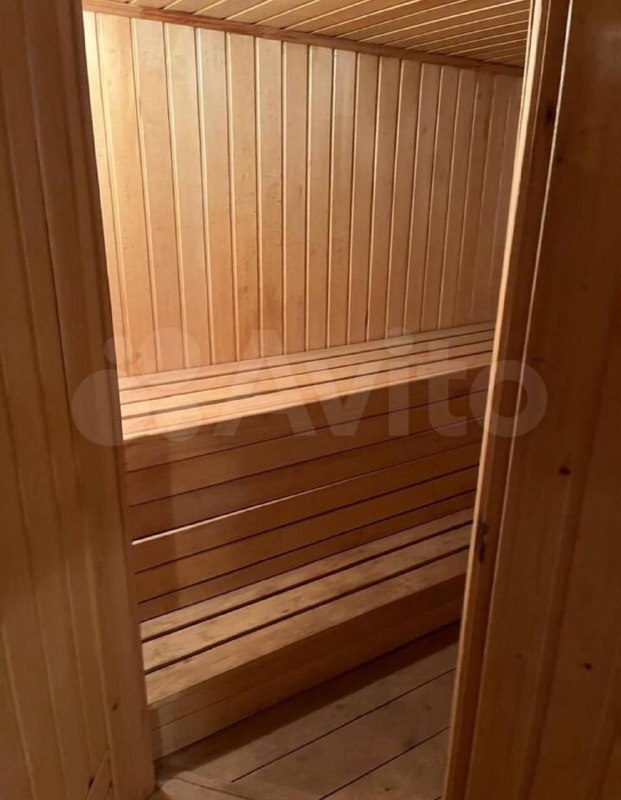 В Москве продают идеальный гараж с двумя спальнями и сауной.
Собственник заявляет, что это полноце