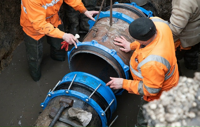 ❗️⚒ В Курске на КЗТЗ произошла утечка водопроводной ?...