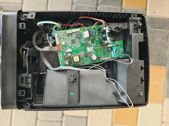 Отдам кофе машину на запчасти: нет контейнера для воды ...