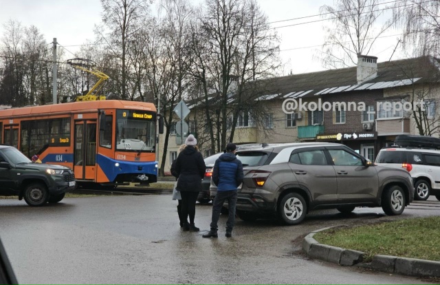 ⚡️ДТП на Дзержинке. Трамваи стоят по внутреннему кол?...