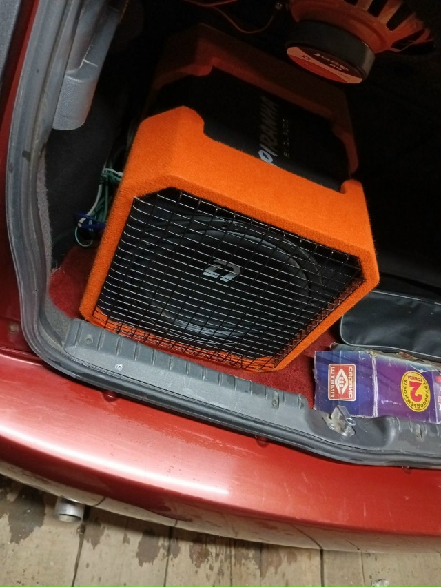 Продаю активный сабвуфер Piranha 12A Twin V.2. Купил его за 16990 р...