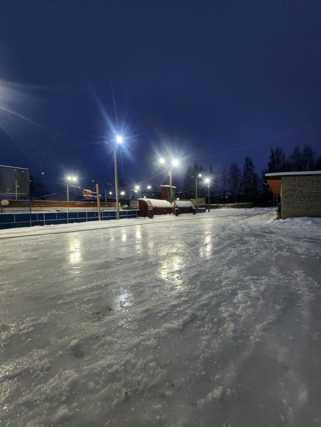 Ребята готовят лёд и днем и ночью!👍
Поскорее бы уже на ...