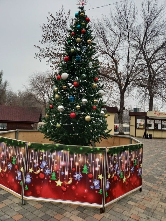 🕺Новый год всё ближе и ближе.
На Металлурге в парке 50...