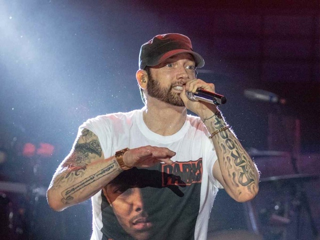 Эминема признали исполнителем с самым большим количес...