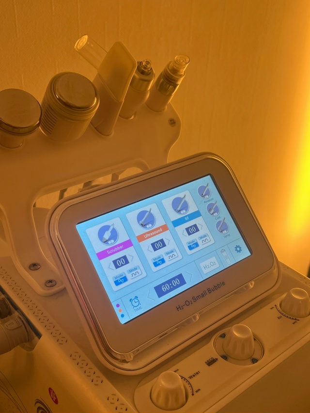 💆♀️ Аппаратный уход и массаж в студии в гостинице Т...