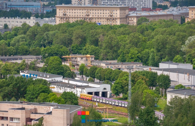 Фиолетовый «Балтиец» в электродепо «Автово».
На фотог...