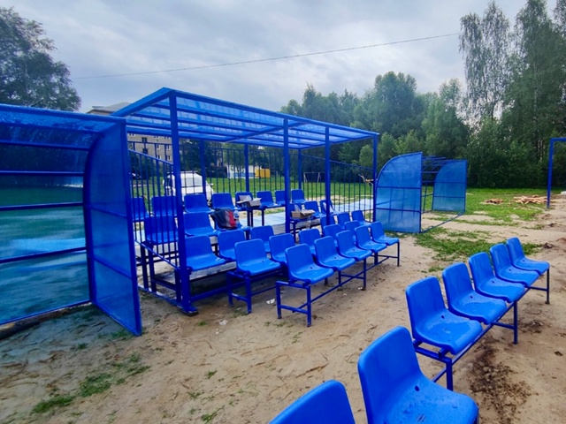 На Гагарина монтируется хоккейная коробка