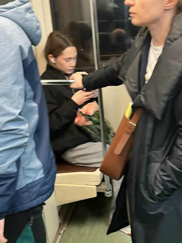 ищу девочку,вышла на щелковской
9 октября часов в 19