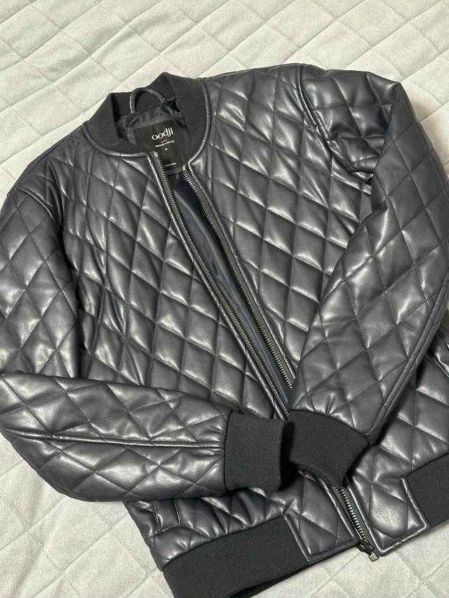 Отдам мужские куртки демисезон и ветровка.Размер 46-48.Н?...