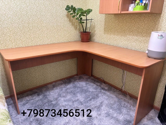 Продается письменный стол 150*150. Цена 3000 рублей . Телефо?...