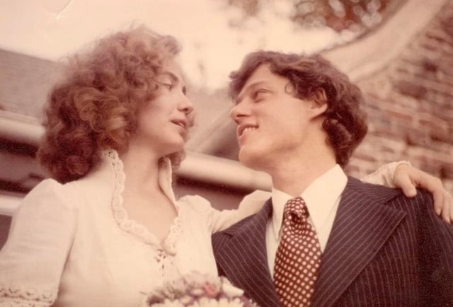 Хиллари Клинтон поделилась фотографиями со своей свад...