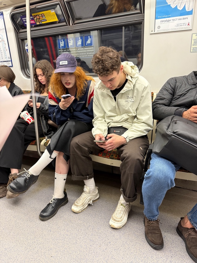 Красная ветка в сторону Девяткино. Найдись, пожалуйста...