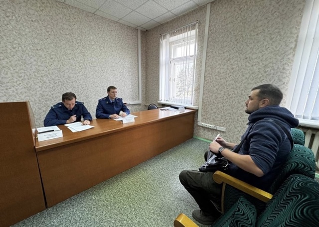 Первый заместитель прокурора республики Евгений Бенд?...