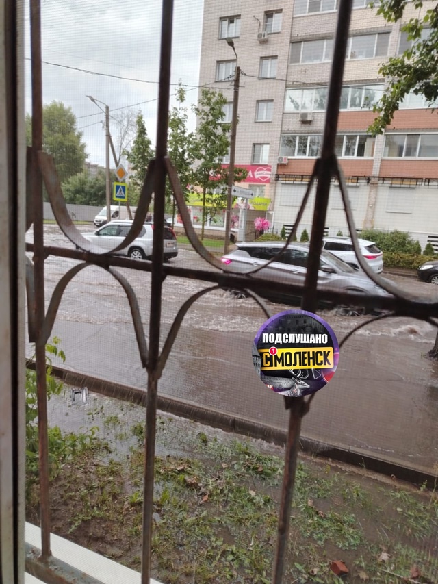 Черняховского, 14 затопило, вода уже пошла в подвал
При?...