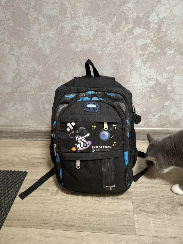 Найден рюкзак на детской площадке у школы номер 6, учен?...