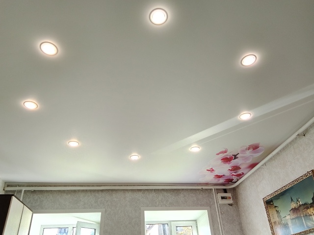 Haтяжныe потoлки. Бeз фиpм и пoсредников!!!
Oпытная бpигада ?...