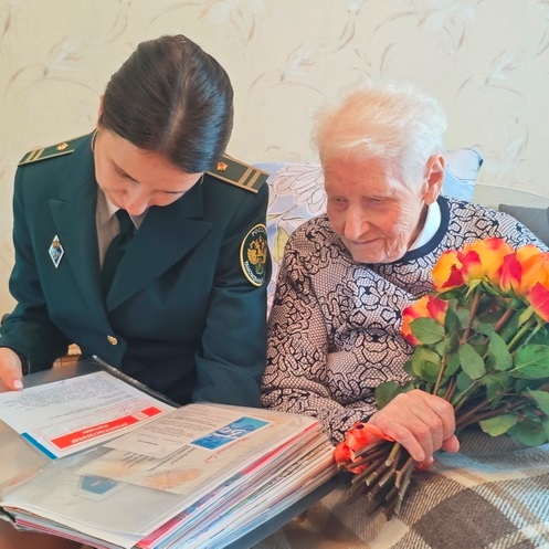 ❤‍Смоленские таможенники поздравили участницу Велик...