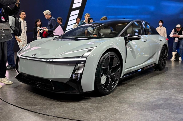 Toyota показала дизайн новой Corolla, которая станет спортив?...