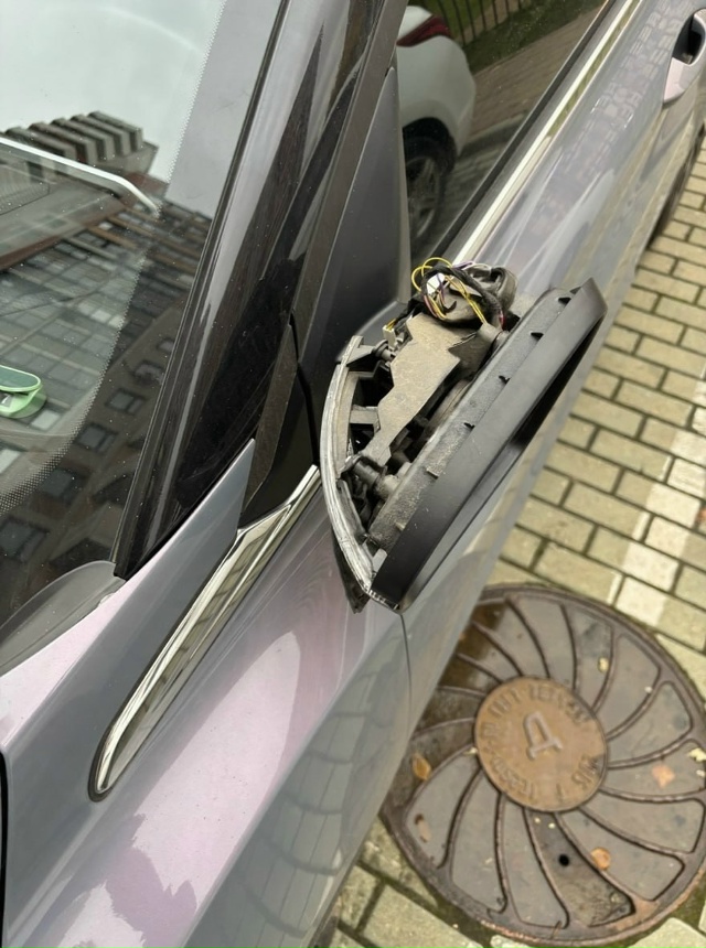 Неадекватный мужчина избил автомобиль в Балашихе
Зв?...