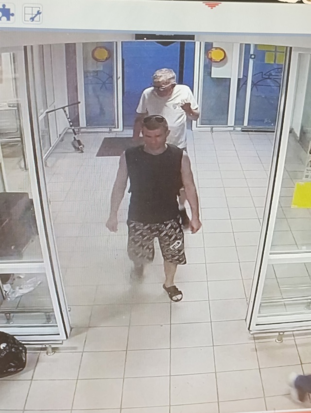Женечка и твой старый друг, советую тебе выйти на связь...