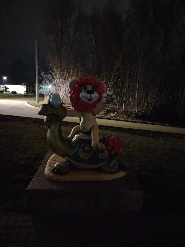 Парк военной техники, с освещением всё в порядке а вот ?...