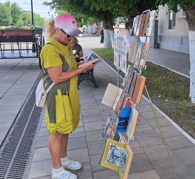 📚🌳Ежегодно 9 августа ценители литературы празднуют ?...