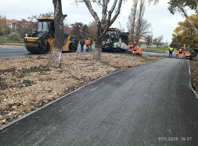 Аллея Дружбы, лот 2
Сегодня бригада асфальтеров Азимут...