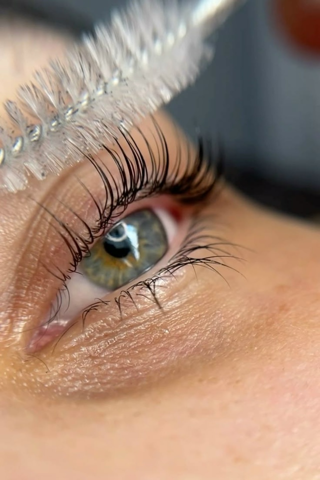 ? Девочки, я мастер по ламинированию ресниц в Апатита?...