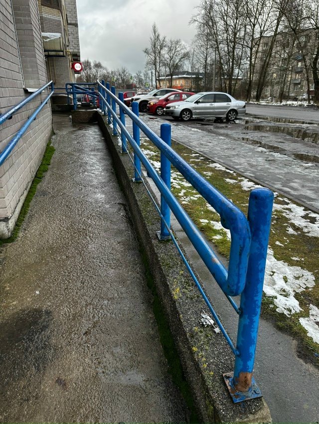 Чьи ключи? ,Никольское шоссе,2,возле ВБ