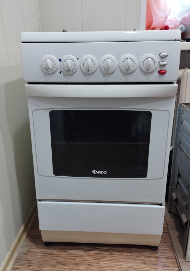 Продам
Газовая плита в рабочем состоянии 1500₽
Карниз н...