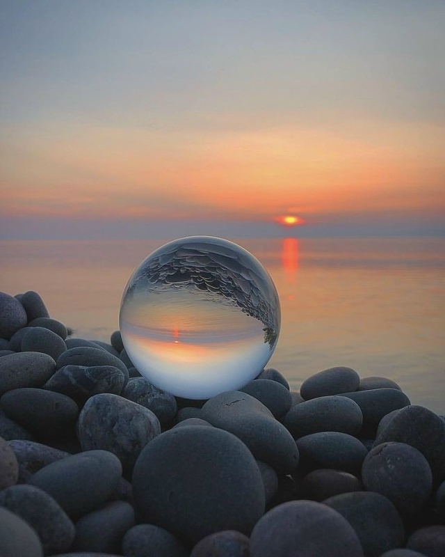 Я Улыбнусь, взглянув в окно...
И Счастью, распахну навст...