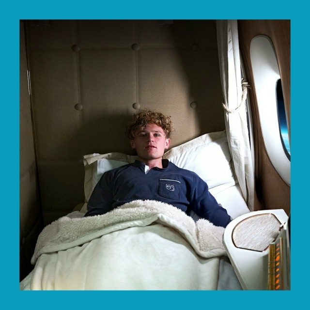 Самый юный пилот в мире совершил кругосветный перелёт,...