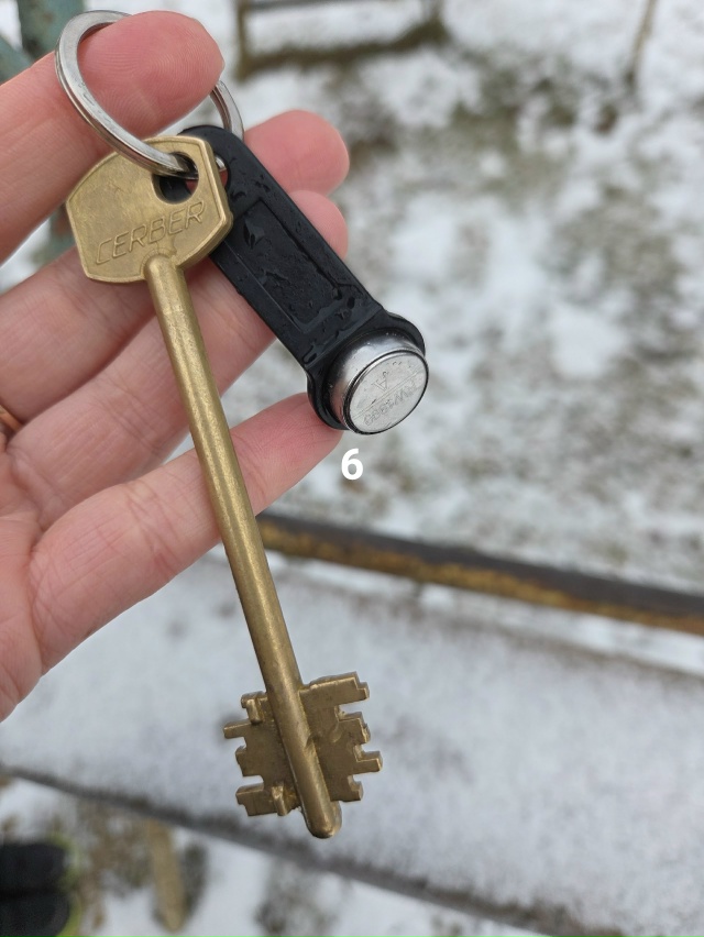 #ПотерялиНашлиПомогите
1 нашли собаку просьба отзови?...