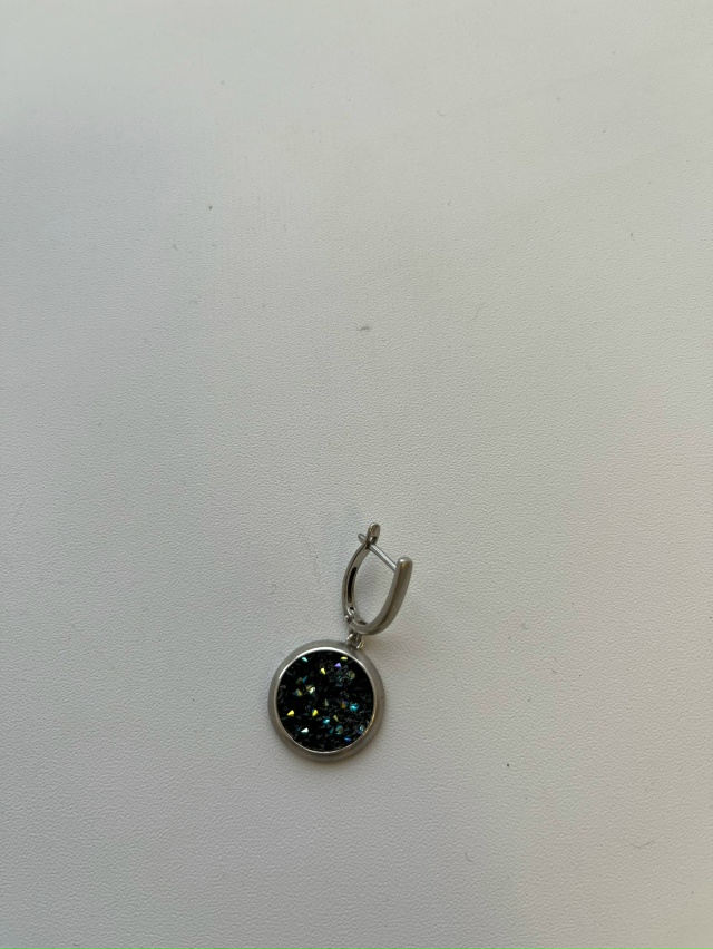 Потеряли сережку, может кто-то находил