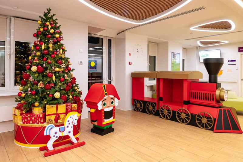 🎄 Смотрите, как детские поликлиники украсили к Новому году