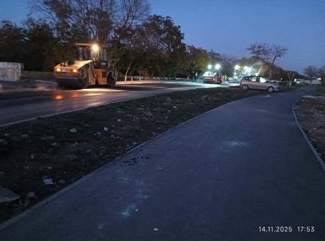 Аллея Дружбы
Темнота не мешает Азимуту укладывать вер...