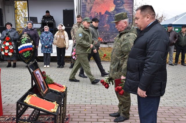 Дуванцы простились с погибшим земляком
Прощание с мес?...