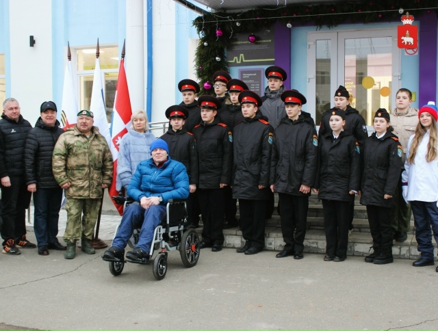 В Пермском крае ветеран СВО получил автомобиль с ручны...