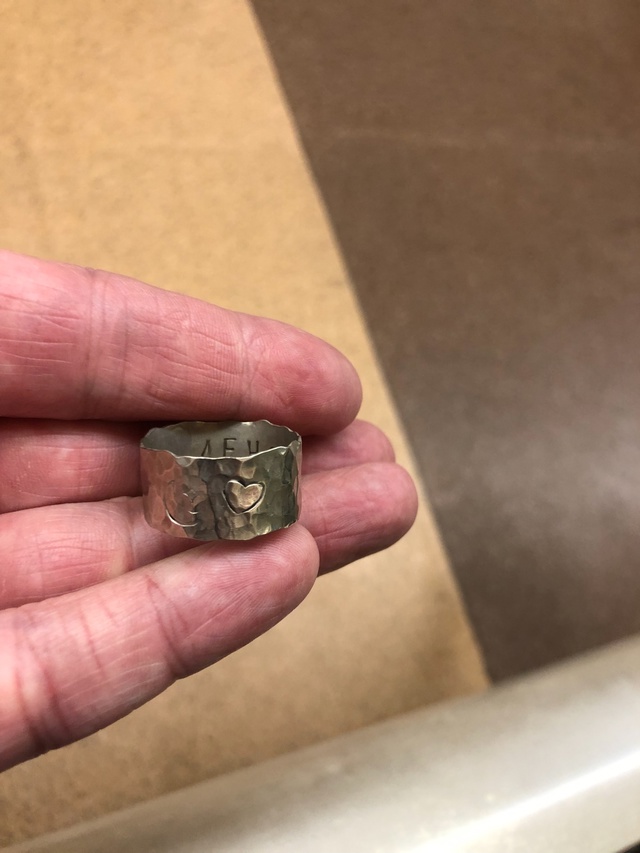 Найдено кольцо в метро на озерках