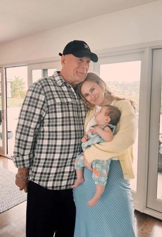 Жена Брюса Уиллиса Эмма Хемминг уже подготовила все к ?...