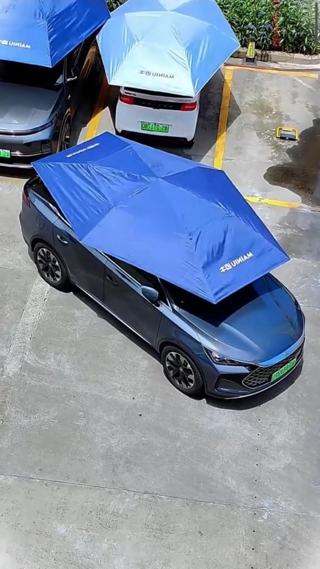 Этот тент из Китая, который складывается автоматическ?...
