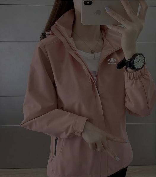 Прошляпила ветровку umbro. Возможно оставила в тележке м?...