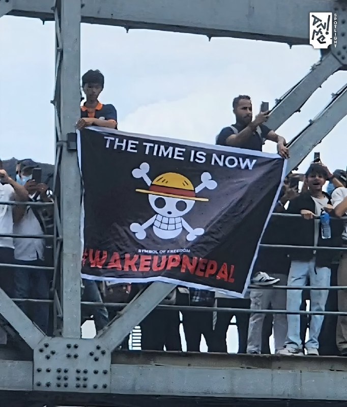 🏴‍☠️Флаг Соломенной Шляпы вновь был поднят в знак протеста, но на этот раз против нынешнего правител