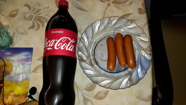 Сосиски и колу предлагают запретить в России
Эксперт...