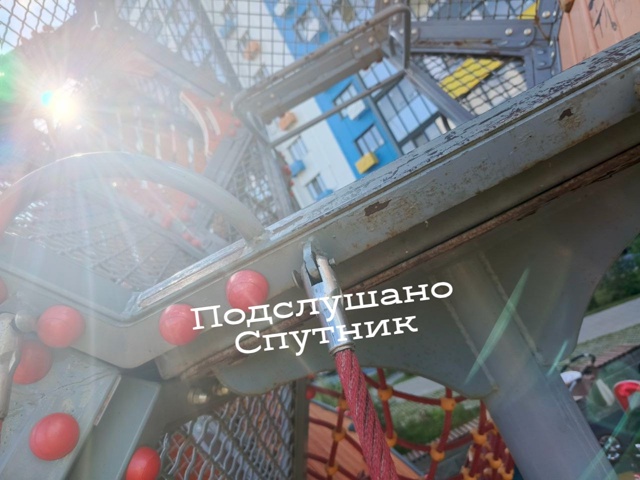 Отсутствуют все гайки на сетке, детская площадка олимп...