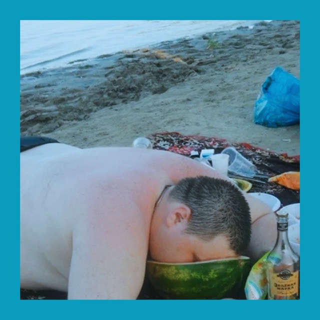 В России хотят полностью запретить алкоголь в поездах,...