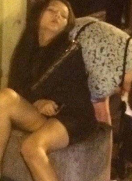 Говорят девушек на помойке не найдёшь, но как бы не так)