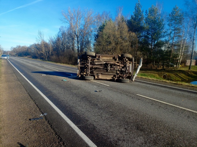 В Клементьево перевернулся автомобиль