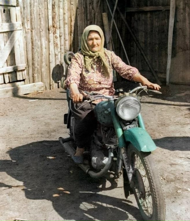Баба Лена из села Ножовка, 1960-е
СОВЕТСКОЕ ПРОШЛОЕ... 🤔