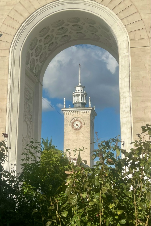 Ищу тех, кто ездит на автомобиле на работу в Симферопол...